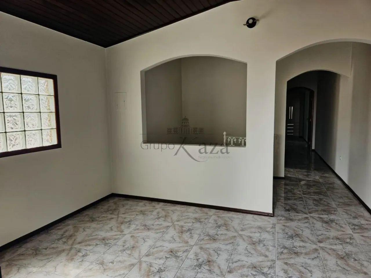Oportunidade - Casa - Jardim Torrão de Ouro - 3 Dormitórios - 180m².