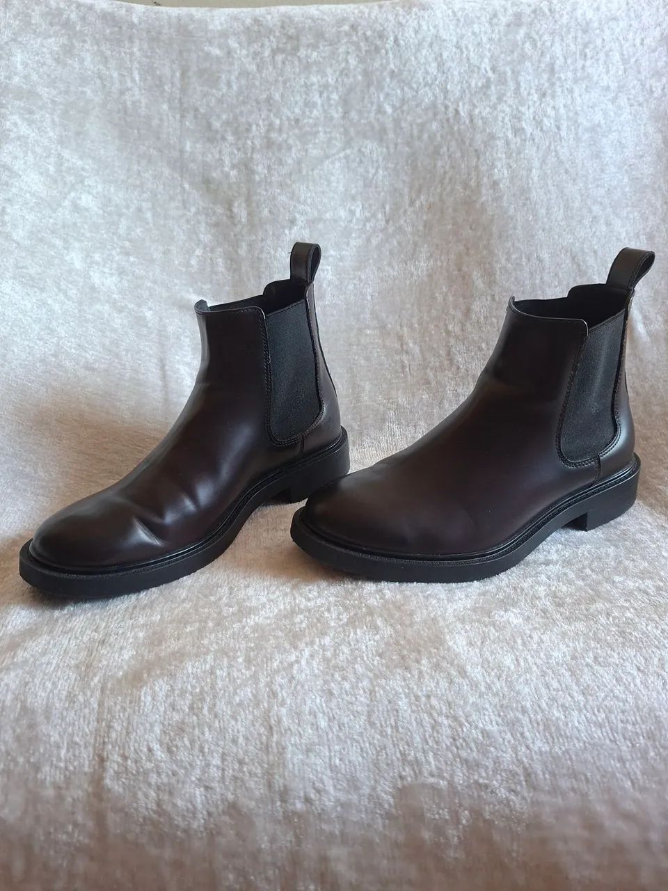 Bota de couro Zara masc "modelo Chealsea" - Foto 2