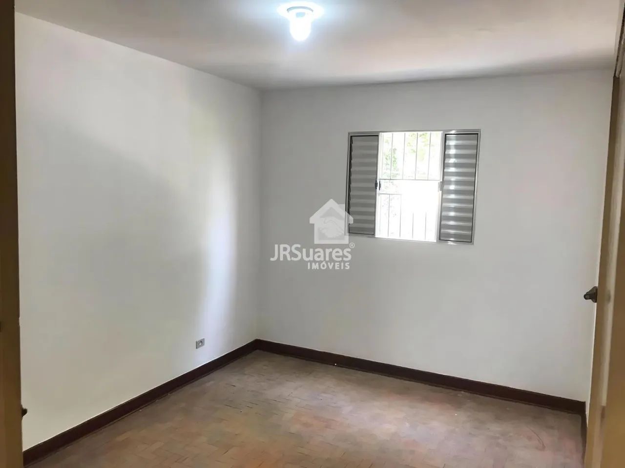 CASA SOBRELOJA 100M² C/ 3 QUARTOS E QUINTAL - Foto 2