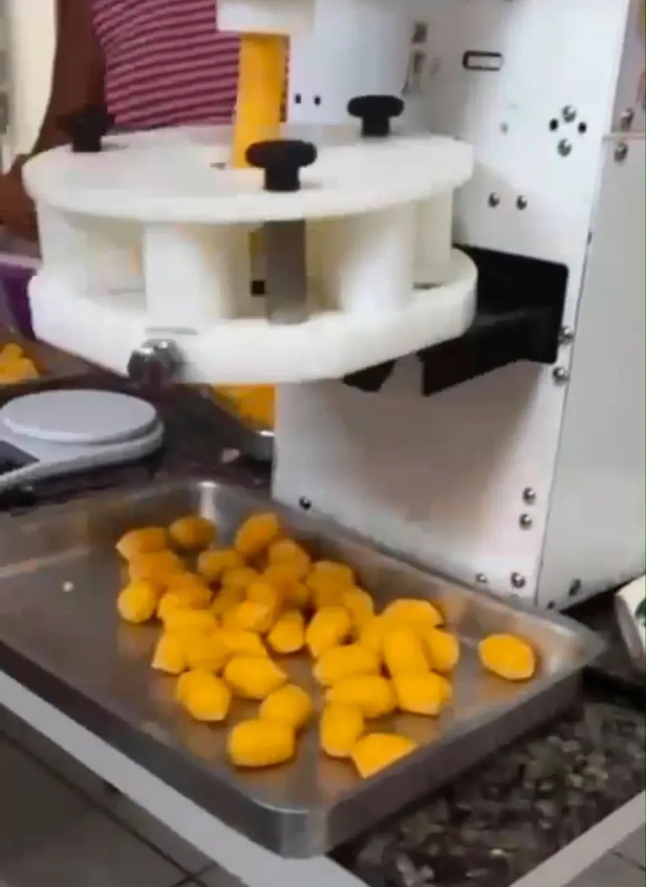 Máquina de modelar salgados e doces + masseira de 5kg 220v - Foto 2