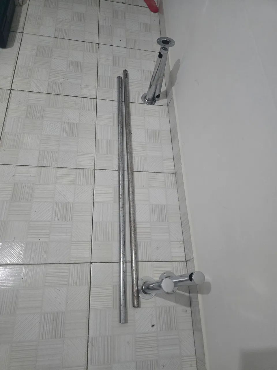 Arara de parede 130