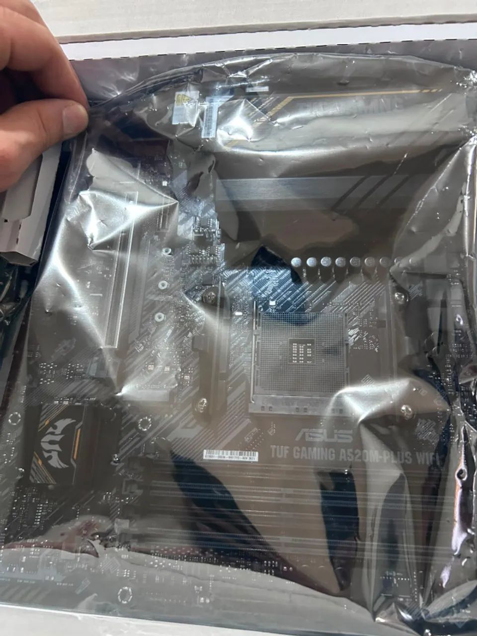 Placa mãe Asus TUF B520M-Plus - Foto 4