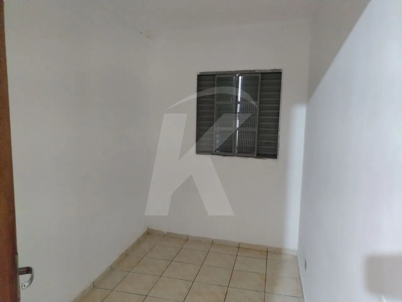 Casa de fundos com 2 quartos, sala, cozinha, banheiro, área de serviço - Foto 4
