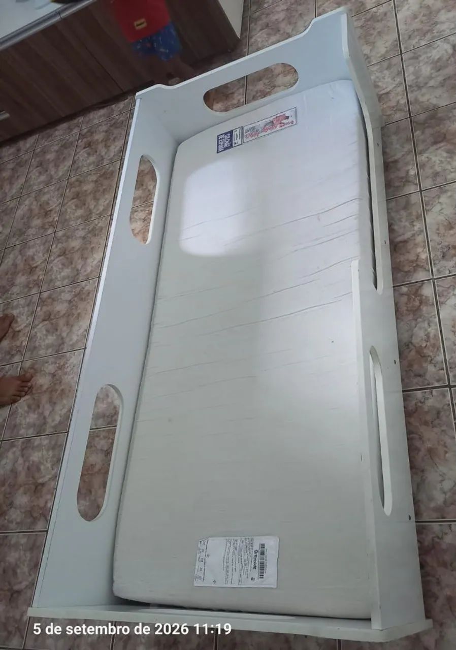 Cama e colchão infantil MDF 