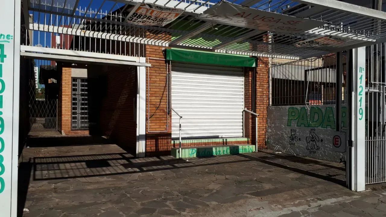 André Belo Imóveis vende ou Aluga casa Comercial/Residencial com pátio e loja no Bairro Sa