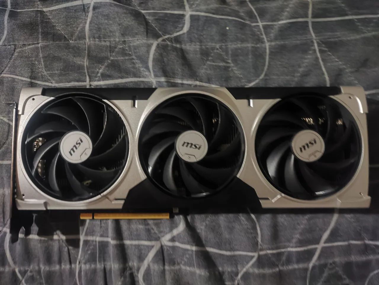 Placa de vídeo RTX 5060 Triple Fan MSI