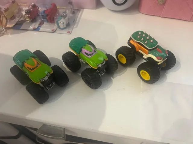 Lote de brinquedos e hotweels ler todo anúncio