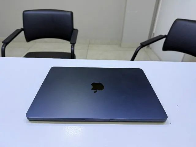 MacBook Air M2 13.6 8GB 256GB Midnight - Impecável, sem marcas de