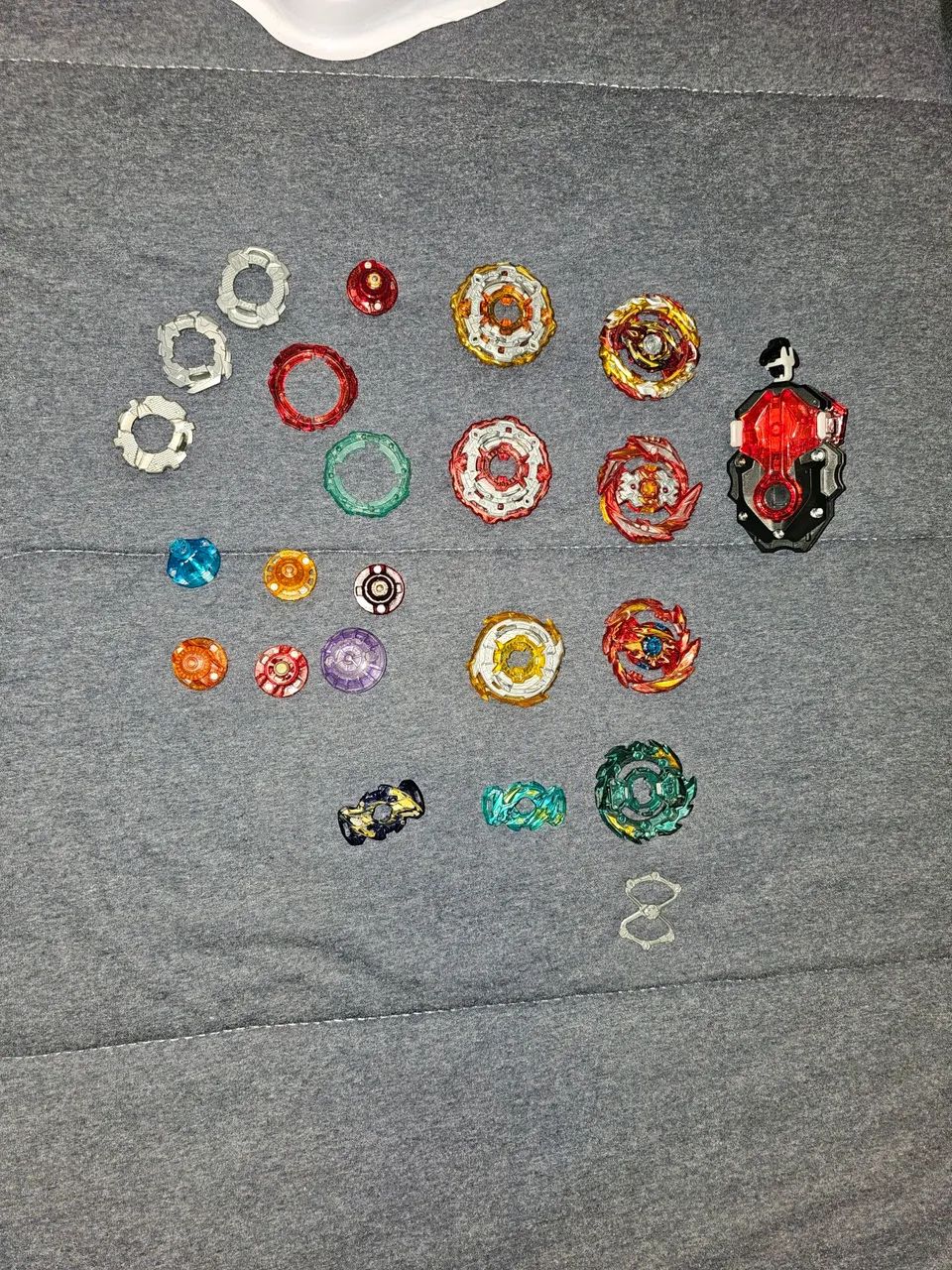 Beyblade peças variadas