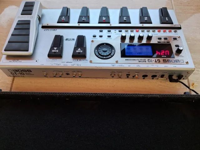 Pedaleira Boss GT-10 - Multiefeitos de Guitarra - Instrumentos