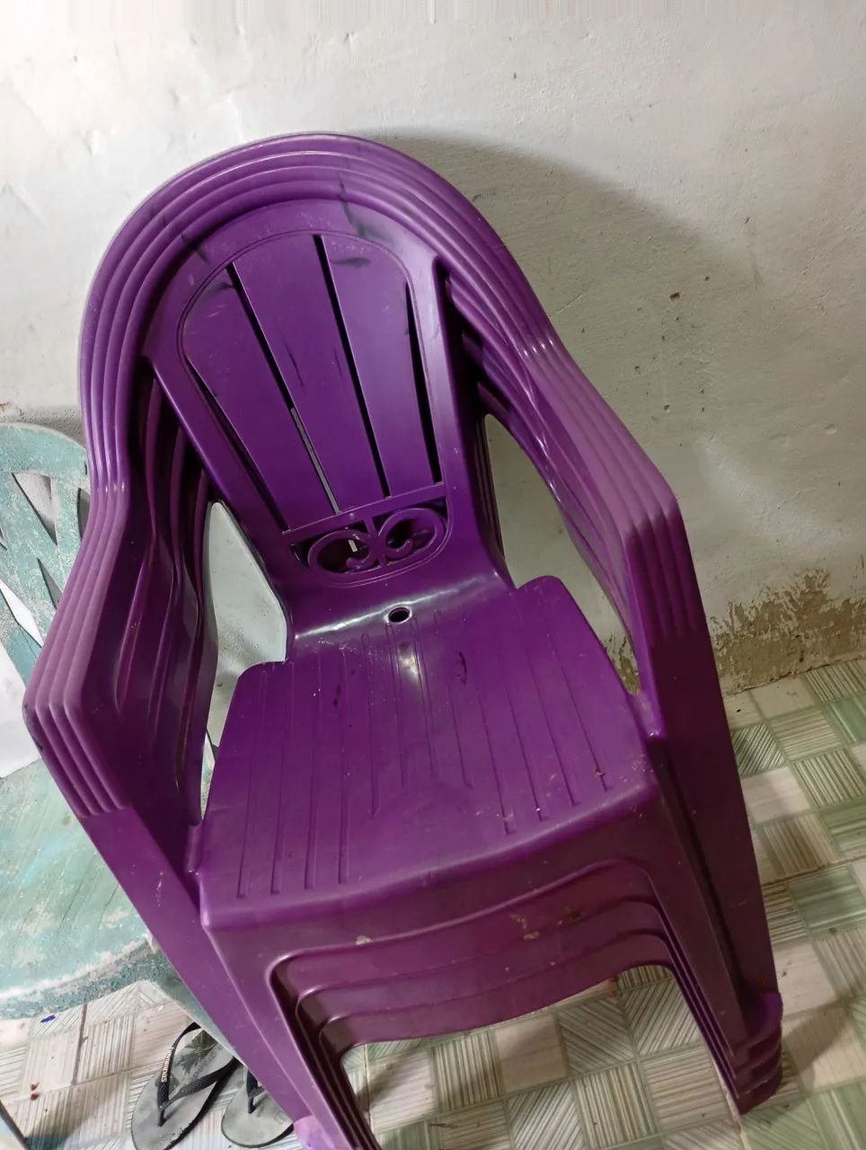 Cadeiras de plástico bem conservada 