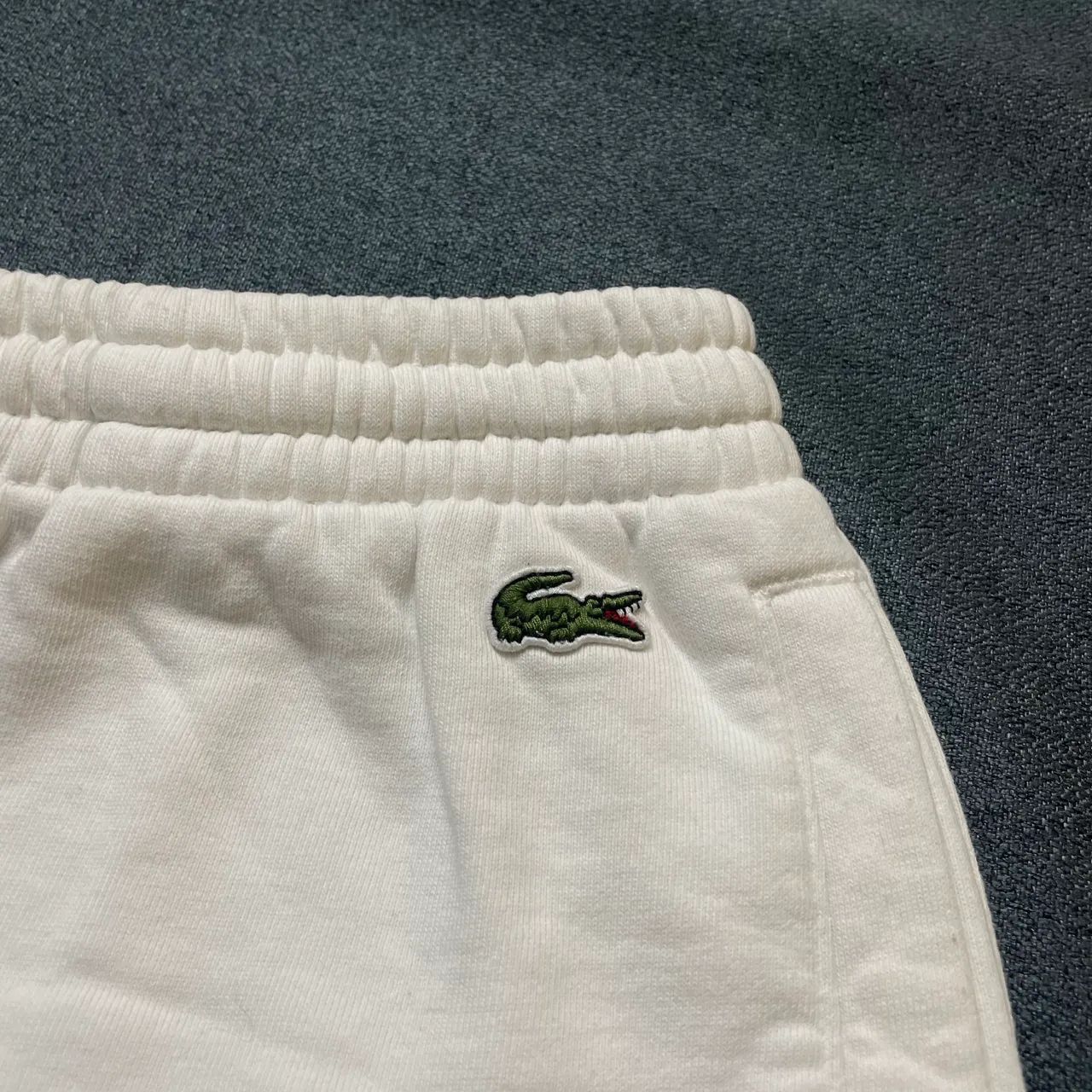 Bermuda Moletom Lacoste GG - Foto 2