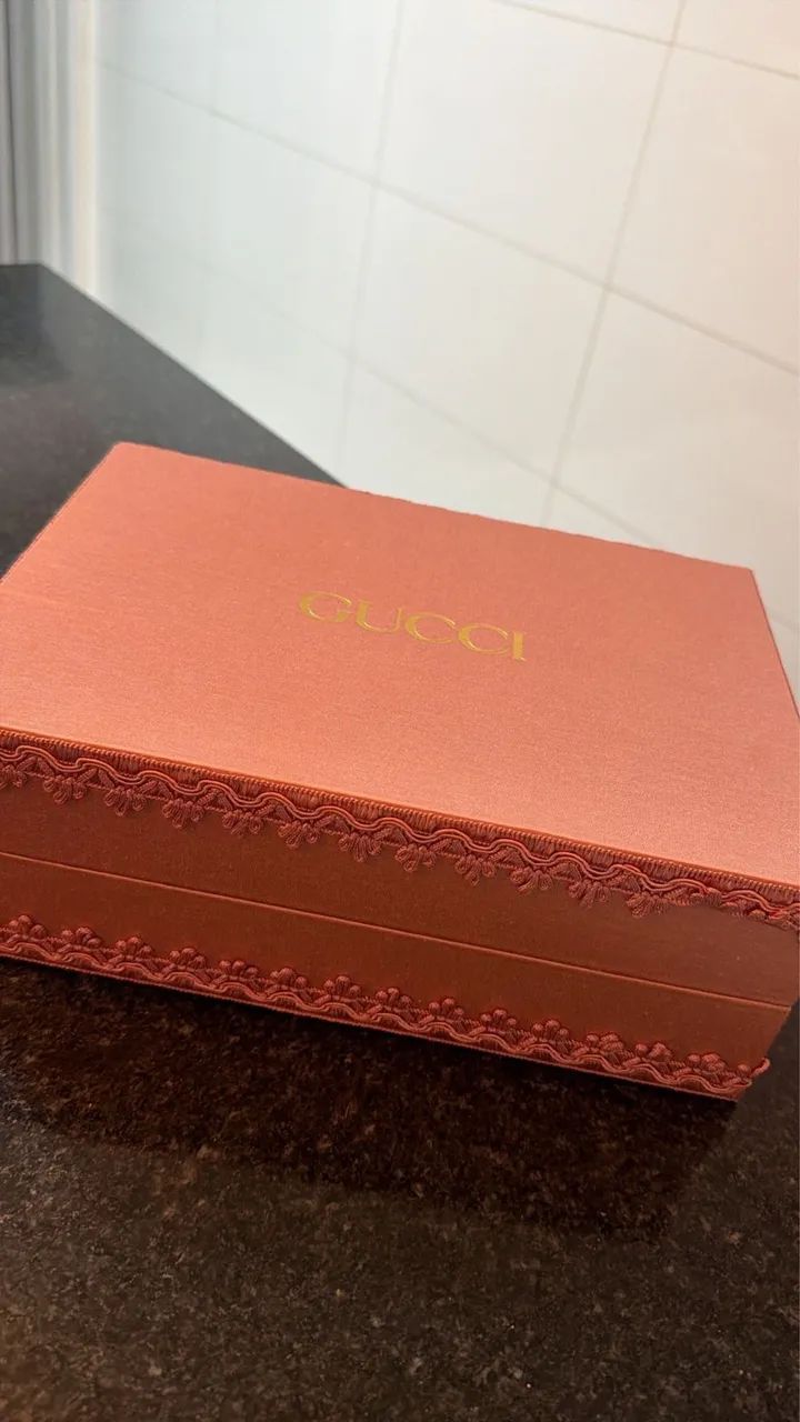 Caixa Gucci rose em tecido - edição especial e rara
