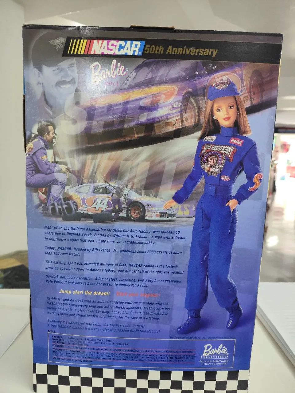 Barbie Nascar lacrada - Foto 3