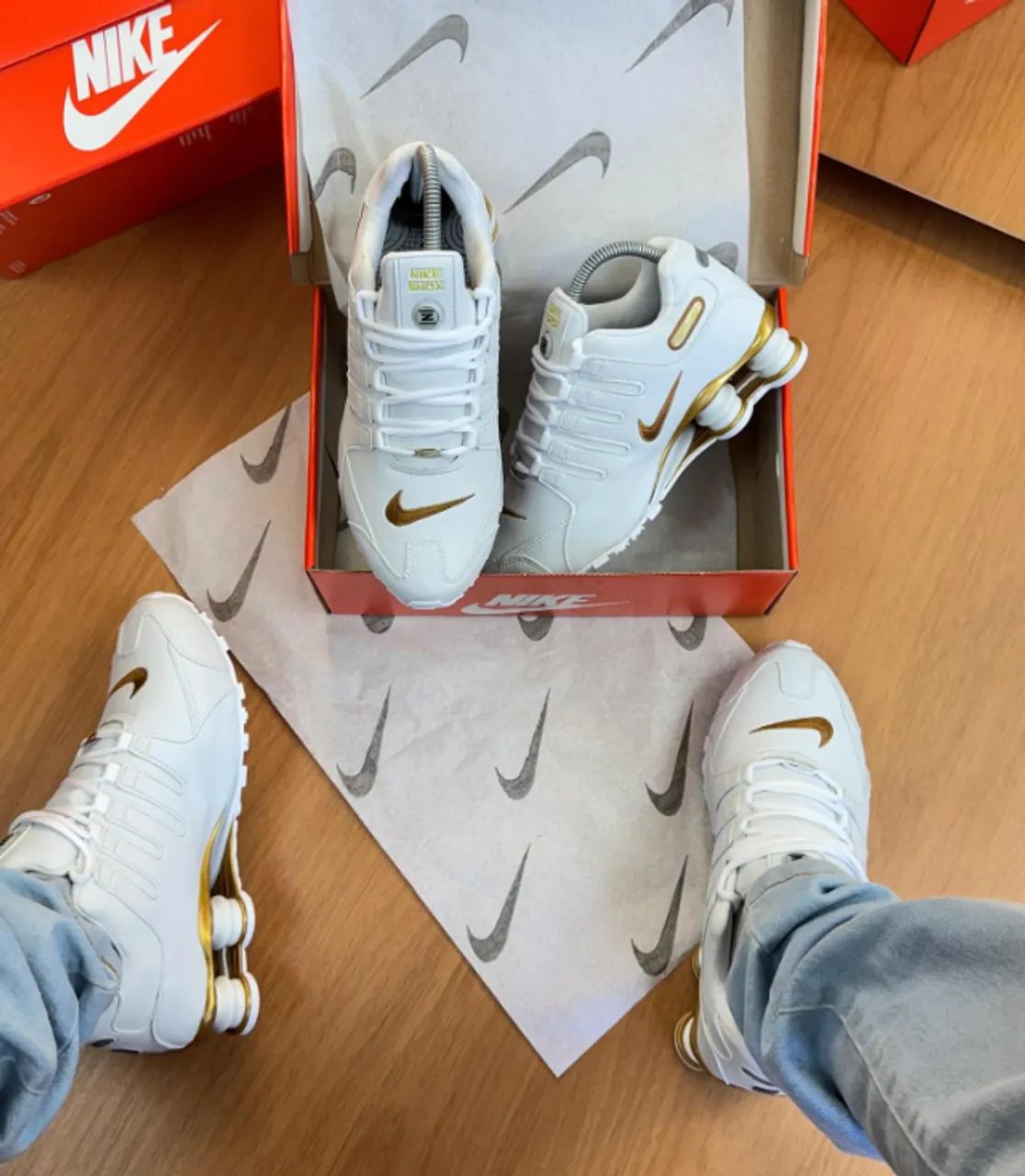 Tênis Nike Shox 4 Molas Branco C/Dourado Premium Masculino - Foto 3