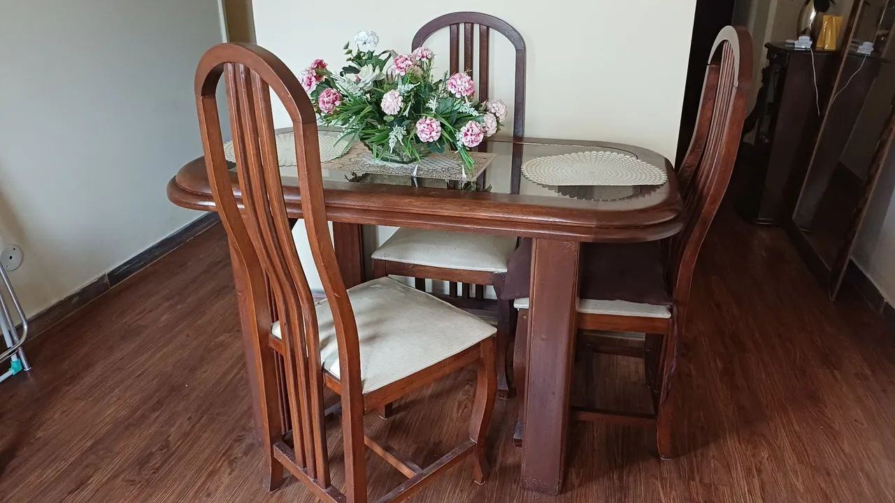 Mesa tampo de vidro com 4 cadeiras estofadas - Foto 2