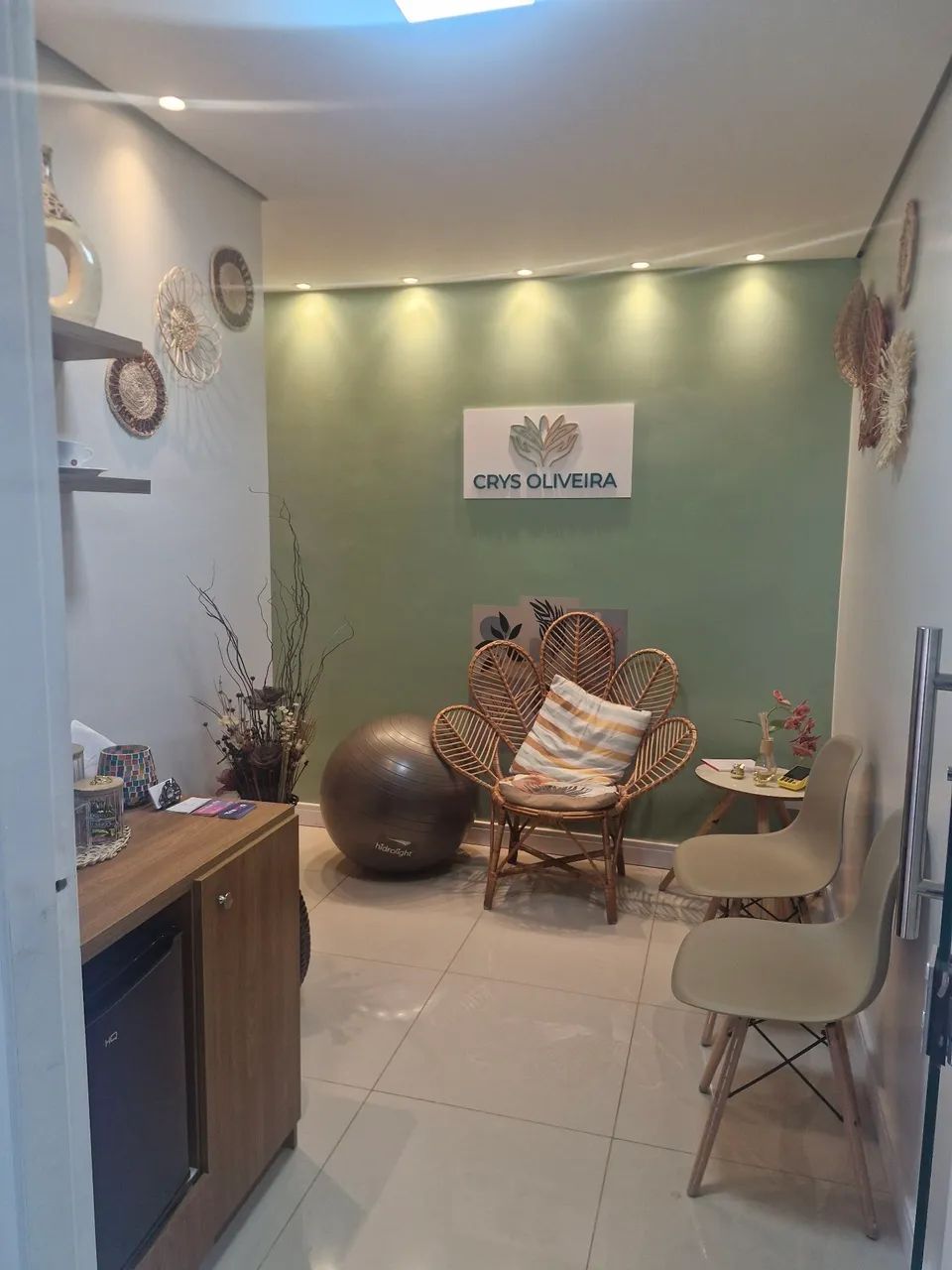 Alugo sala comercial com recepção e banheiro compartilhados  - Foto 3