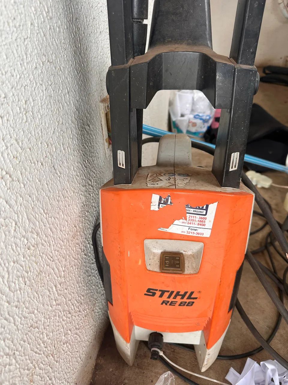 Lavadora de alta pressão Stihl RE 80 branco, laranja e preta - Foto 2