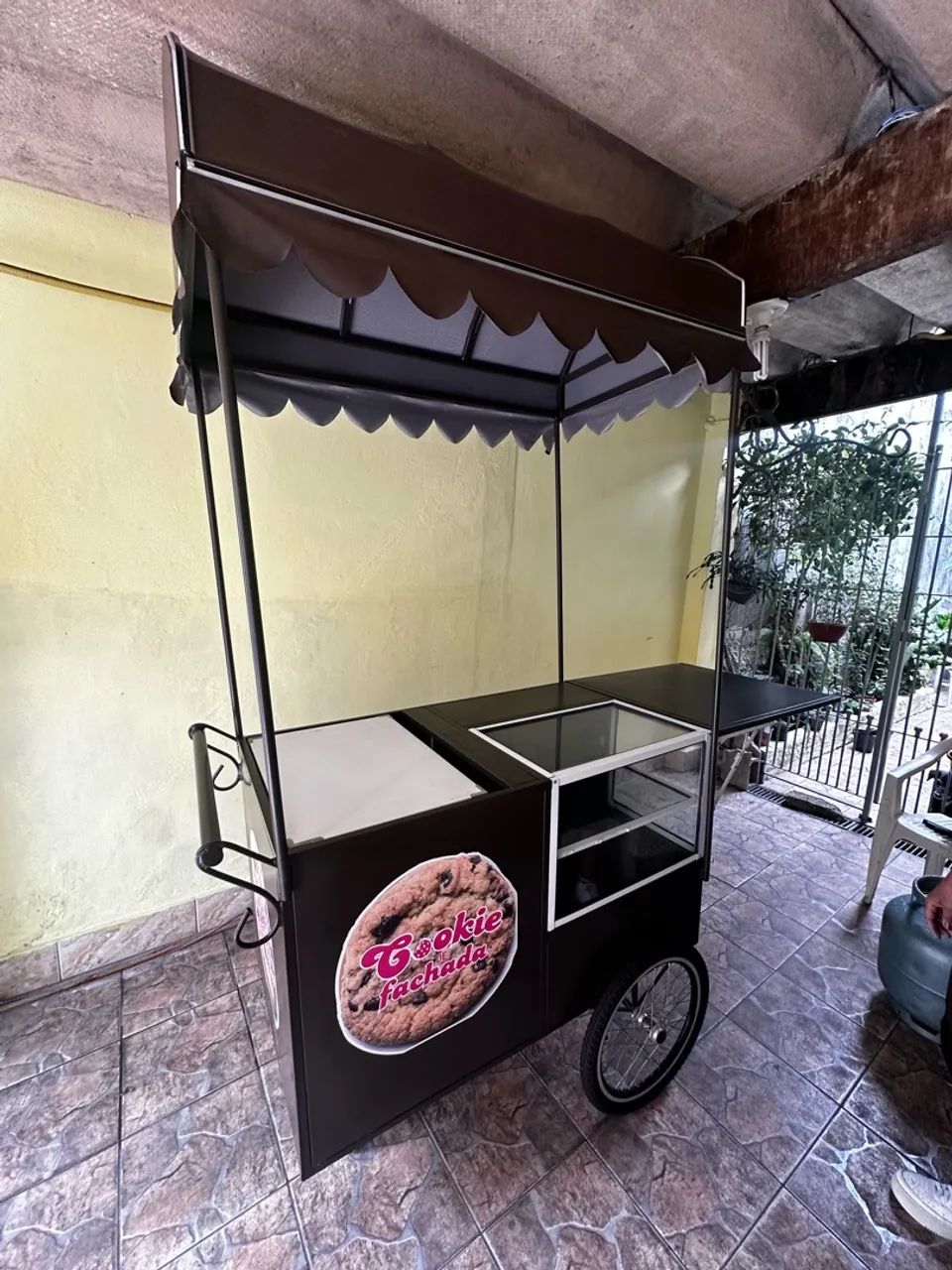 Carrinho de vendas com mostruário 