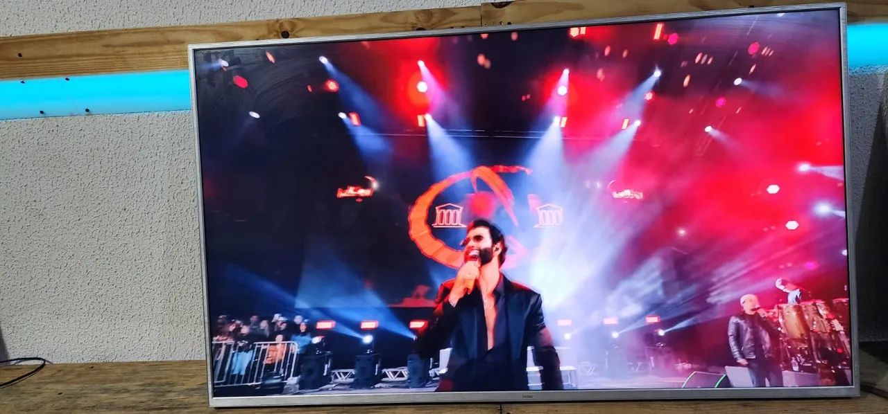 TV 60 polegadas smart 4k com cabo controle todos apss YouTube e Netflix é d mais  - Foto 3