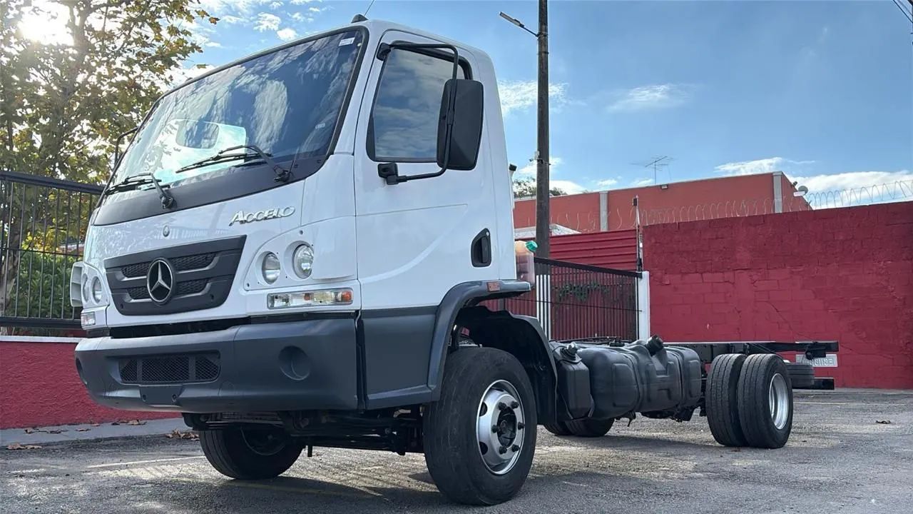 Mb accelo 1016  ano 2019 - Foto 2