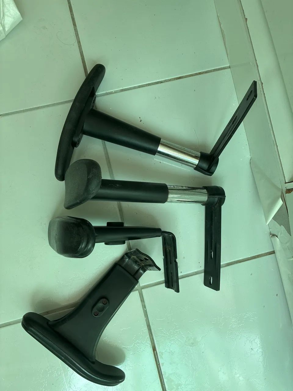 DOAÇÃO 4 Braços de cadeiras 