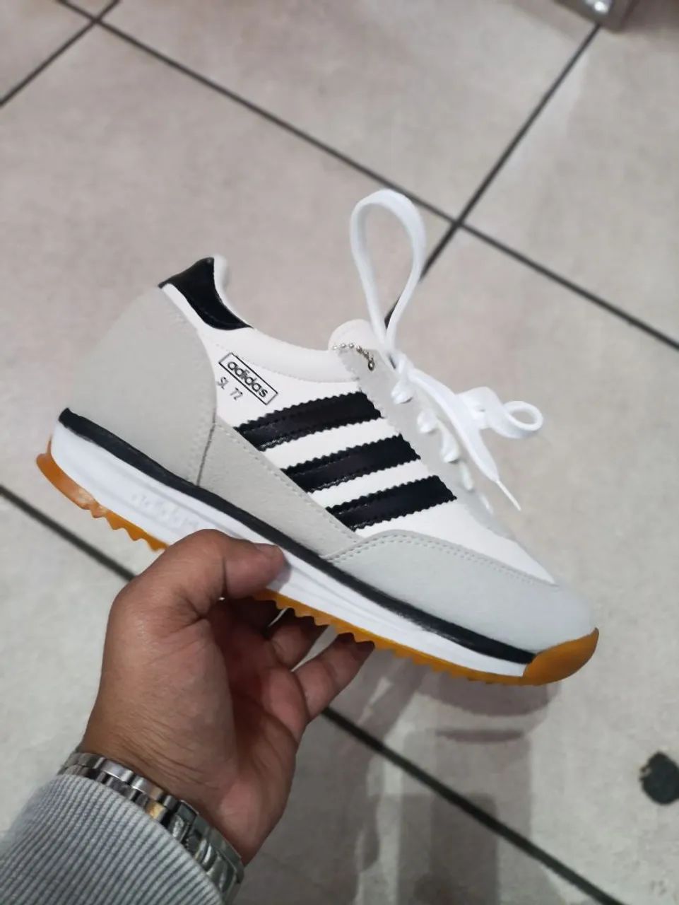 Tênis Adidas SL72