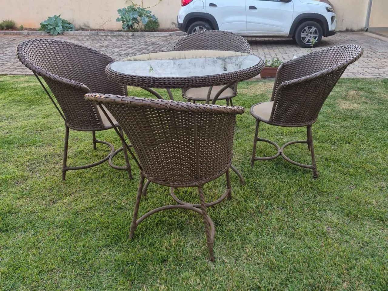 Conjunto Mesa e Cadeiras Acolchoadas  - Foto 4