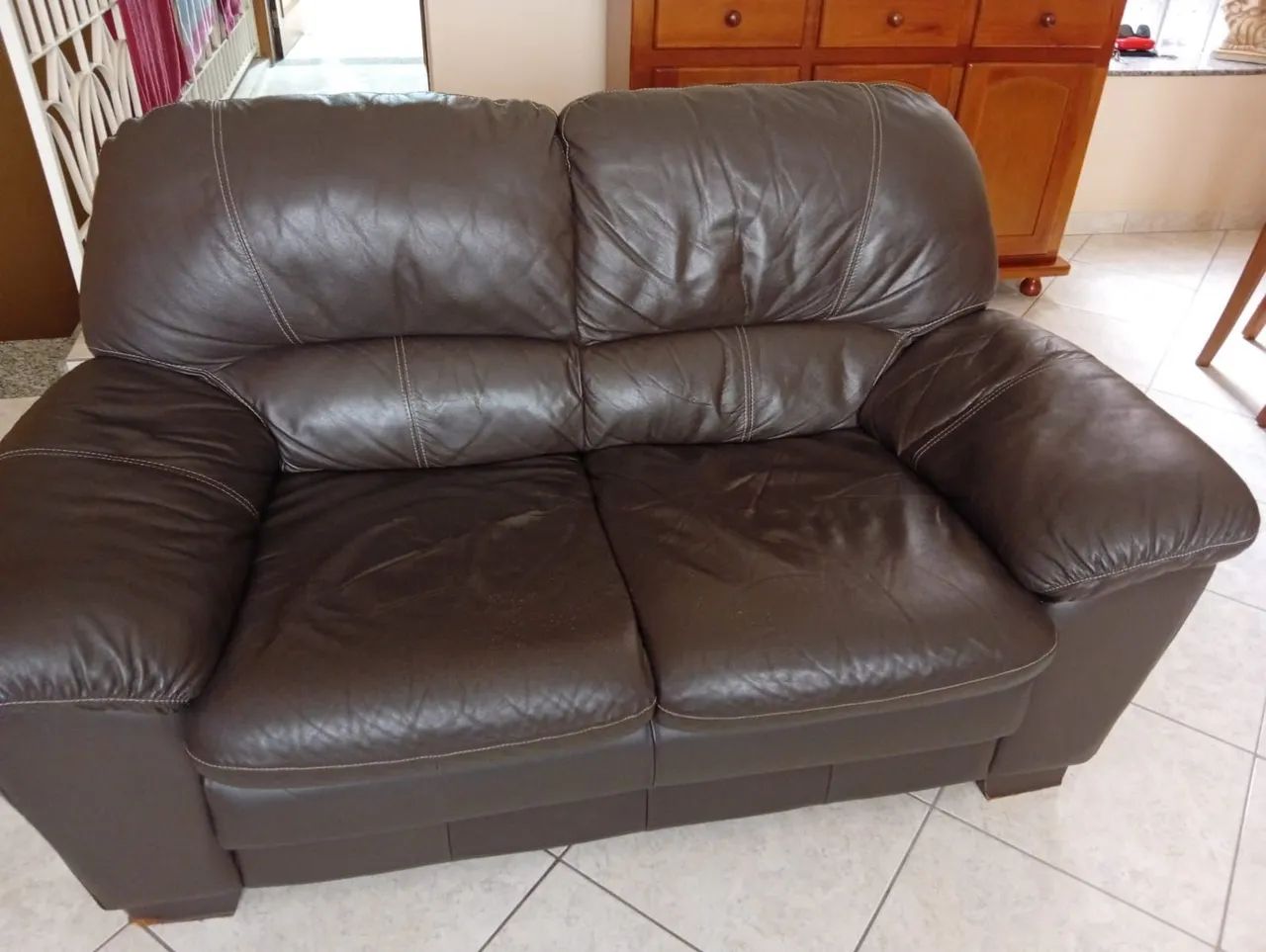 Conjunto de sofá em couro 2e 3 lugares 