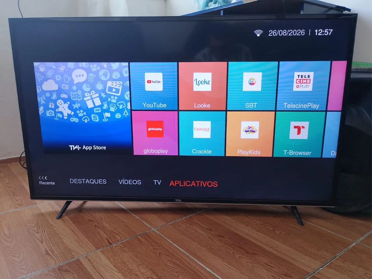 Tv TCL smart 4k 50 polegadas com 2 listras fio de cabelo não interfere em nada  - Foto 3