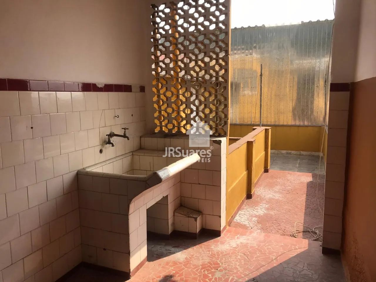 CASA SOBRELOJA 100M² C/ 3 QUARTOS E QUINTAL - Foto 3