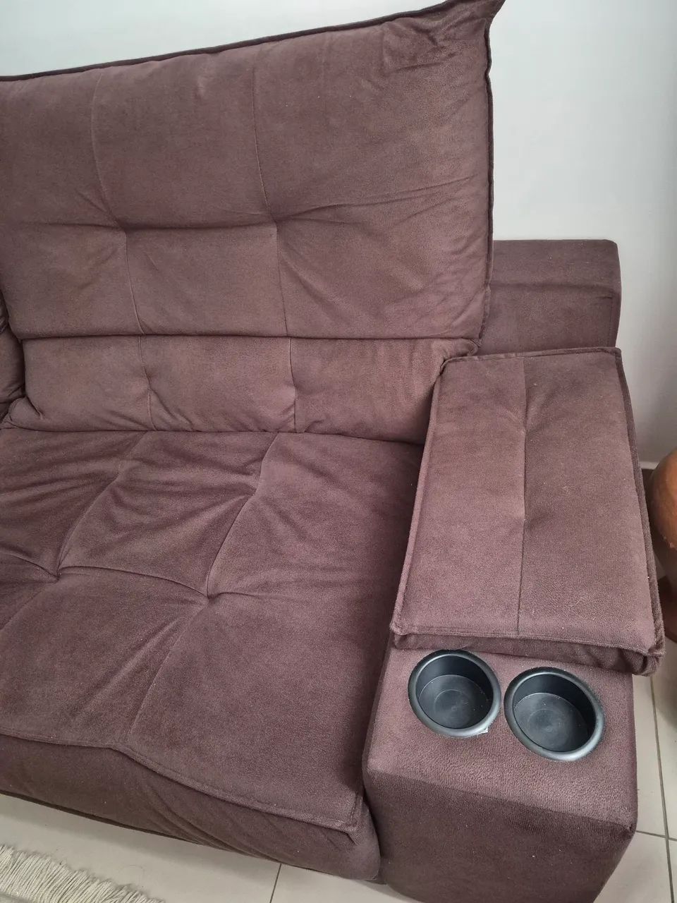 Sofa retratil 2,30x93cm muito confortável / 2 entradas pra carregar o celular e porta copo