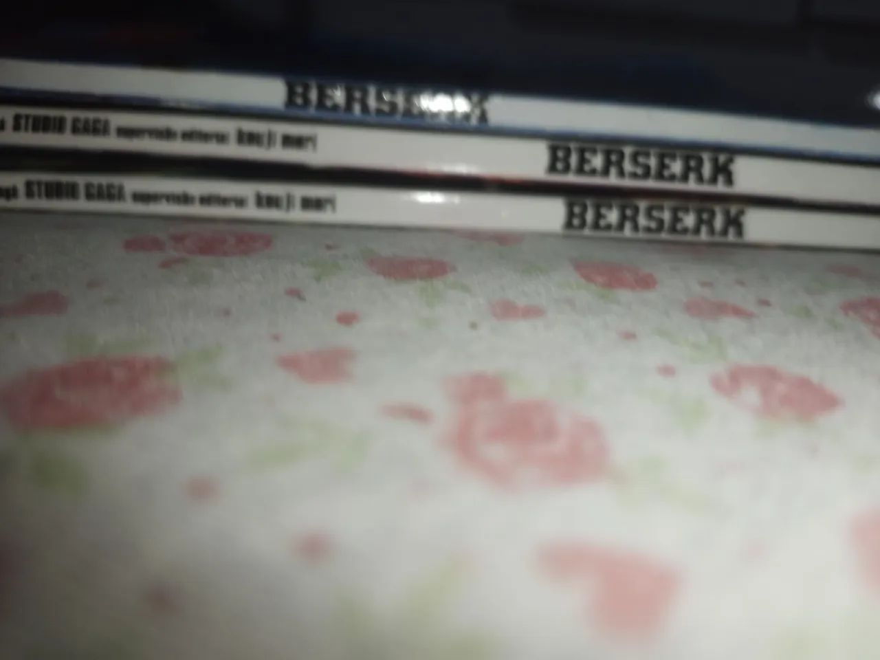 3 volumes de Berserk  - Foto 2