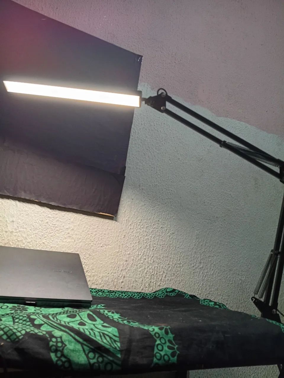 Luz led com braço articulado 