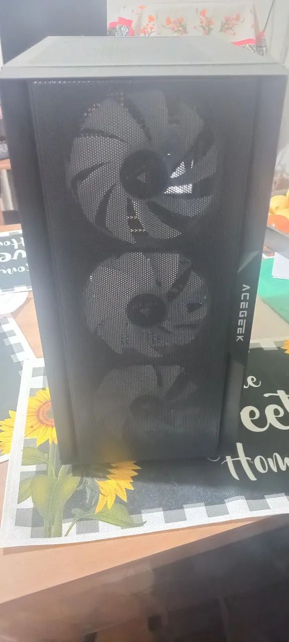 Gabinete Gamer 3 fans mid tower nunca usado - Foto 2