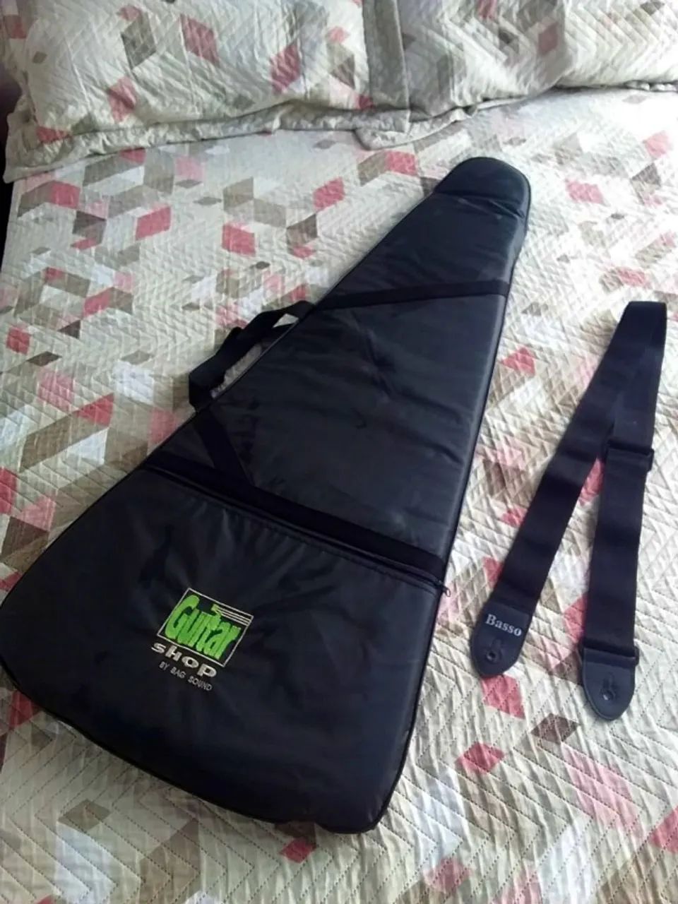 Bag de Guitarra e Correia Basso com ótimo preço