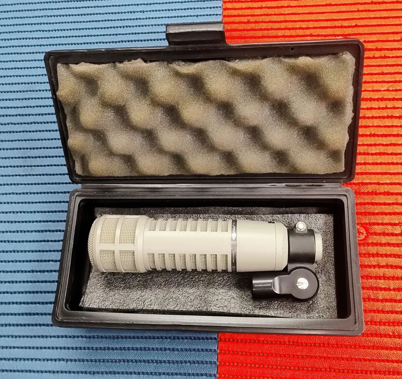 Microfone Electro-Voice RE20 - excelente estado - Foto 2