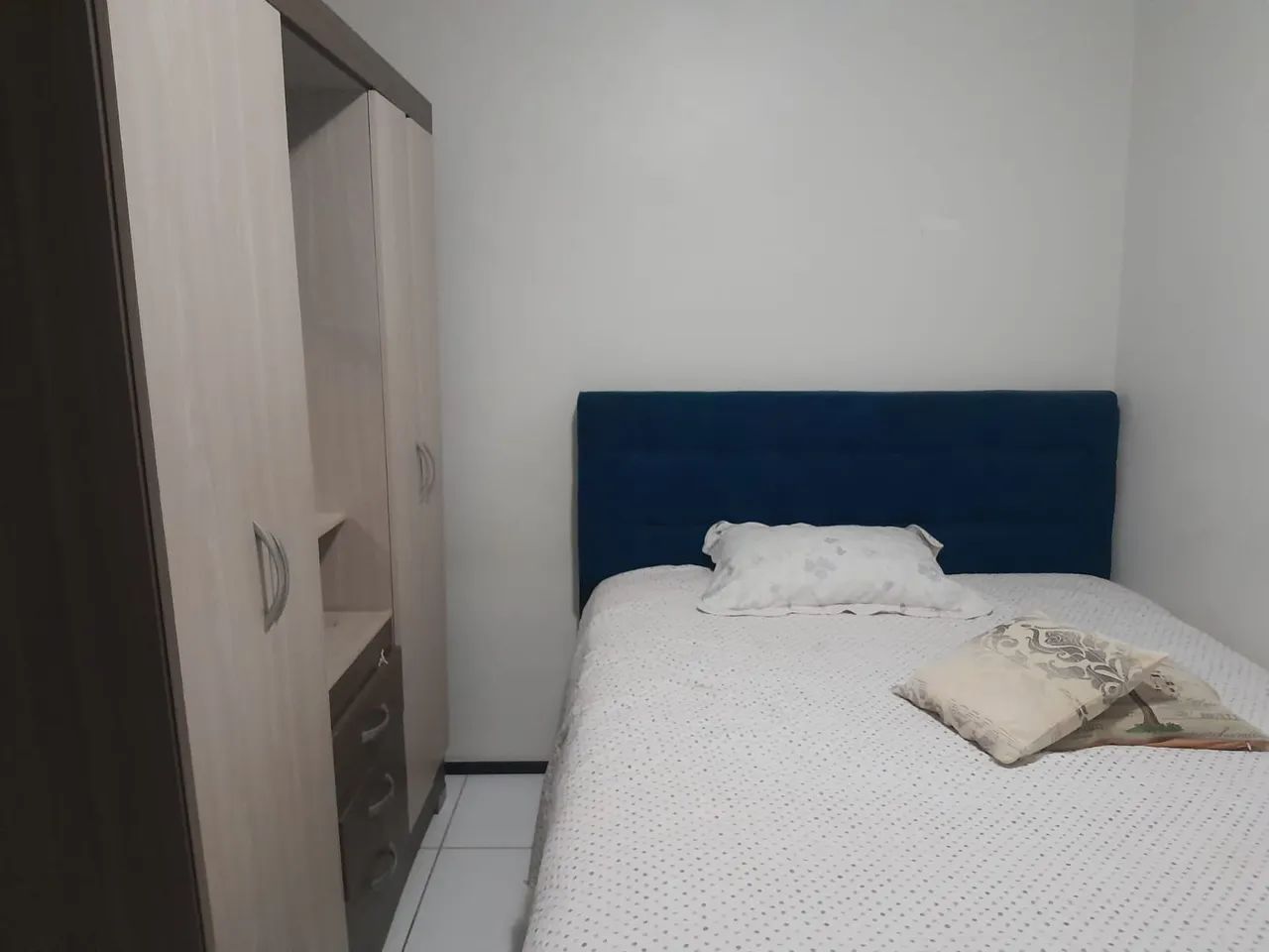 Aluga-se quarto para mulheres em apartamento 