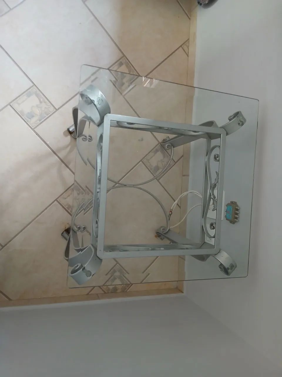 Mesa de canto com tampo de vidro - Foto 4