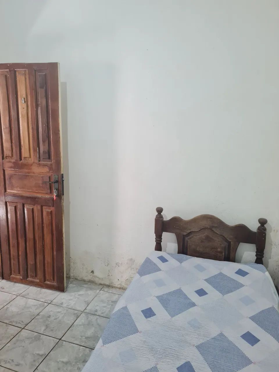 Aluga-se  Quarto individual e mobiliado para Estudantes