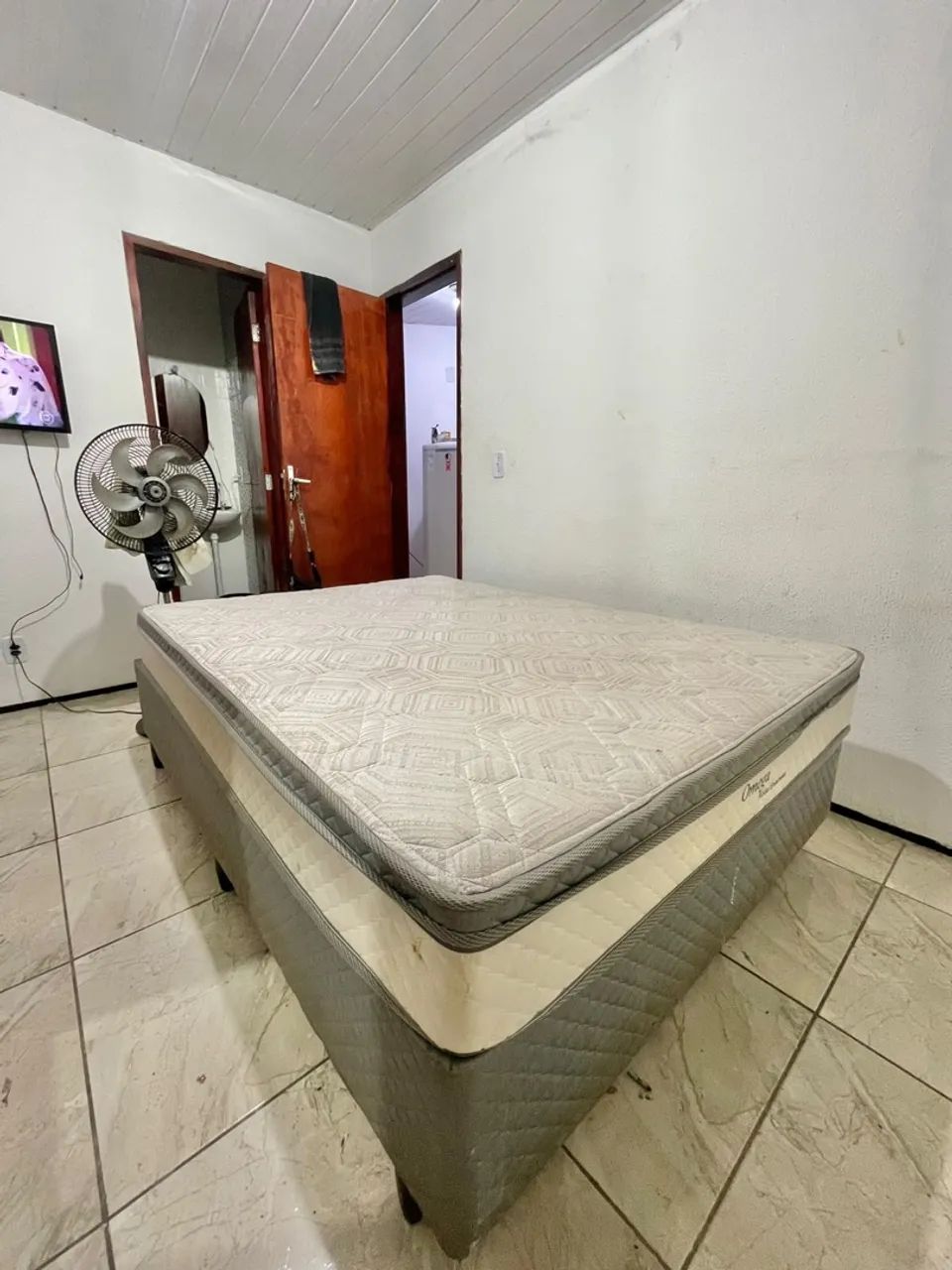 Cama (base e colchão)