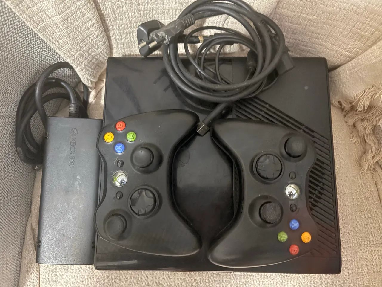 XBOX 360 - 4 CONTROLES + KINECT  - Foto 3