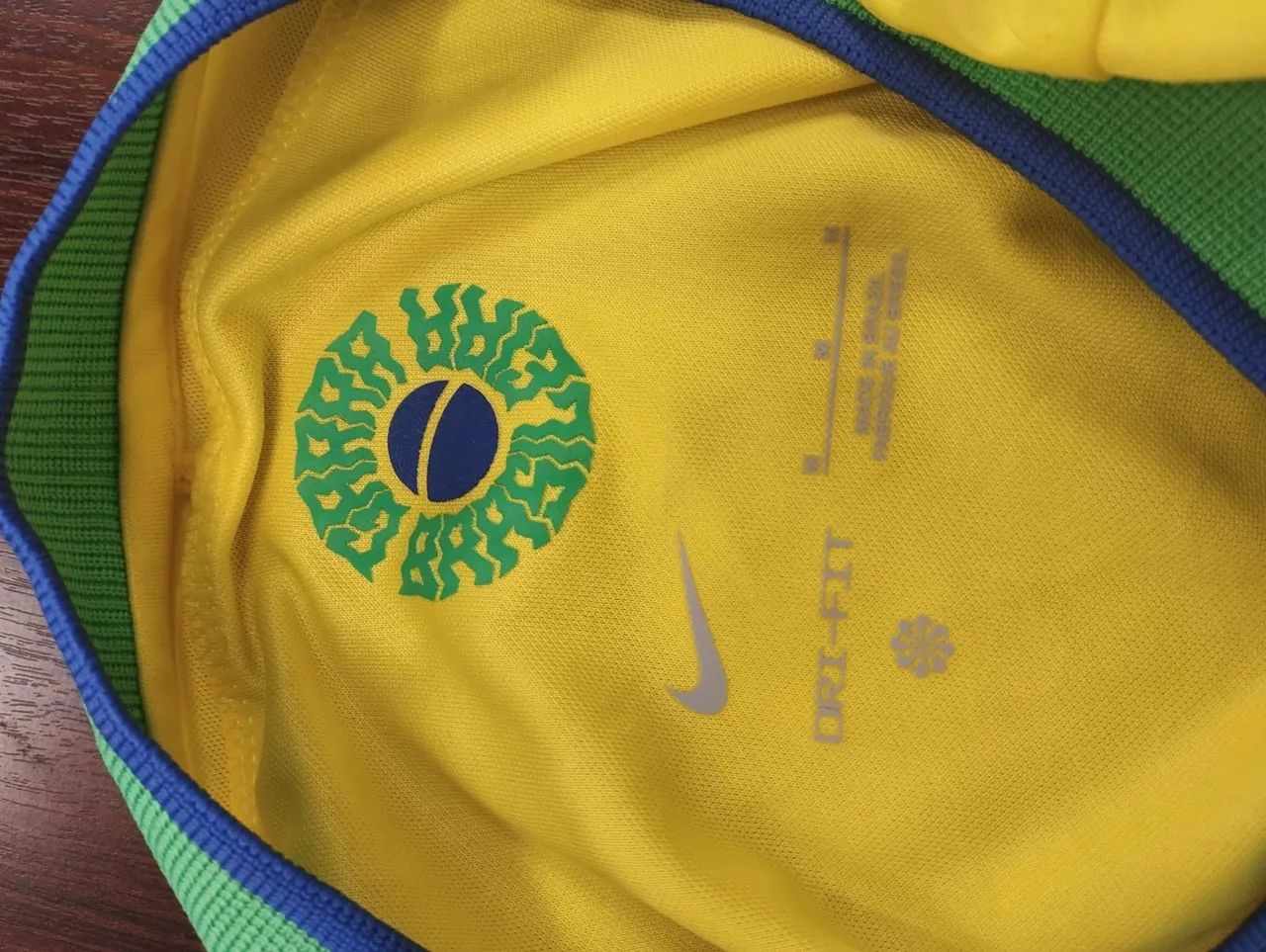 CAMISETA DO BRASIL AUTOGRAFADA - Foto 2