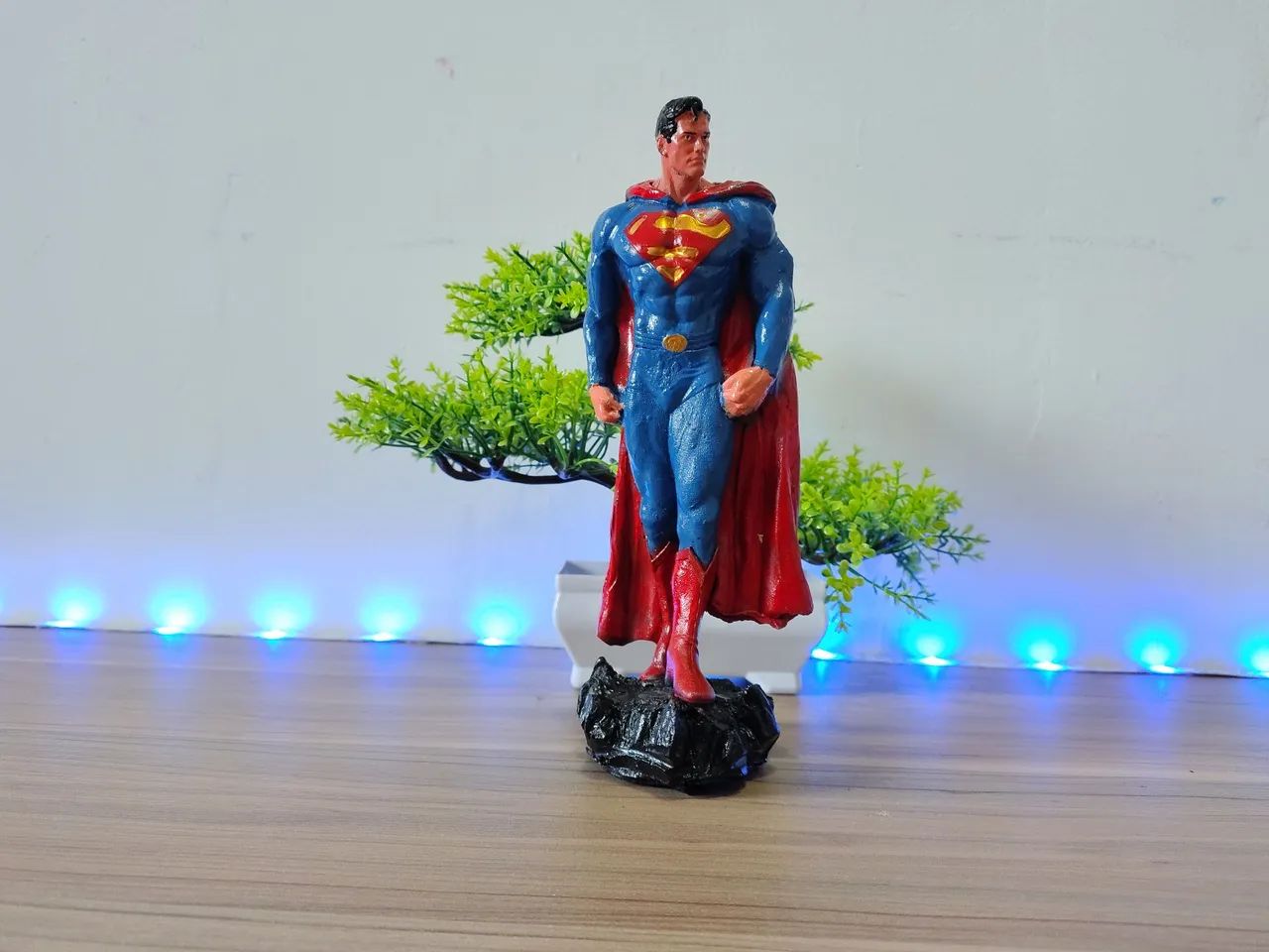 BONECO SUPER HOMEN COLECIONÁVEL EM RESINA 