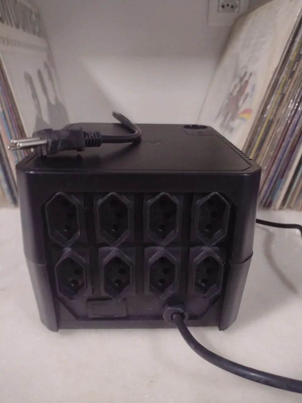 Estabilizador APC 1000W - Foto 3
