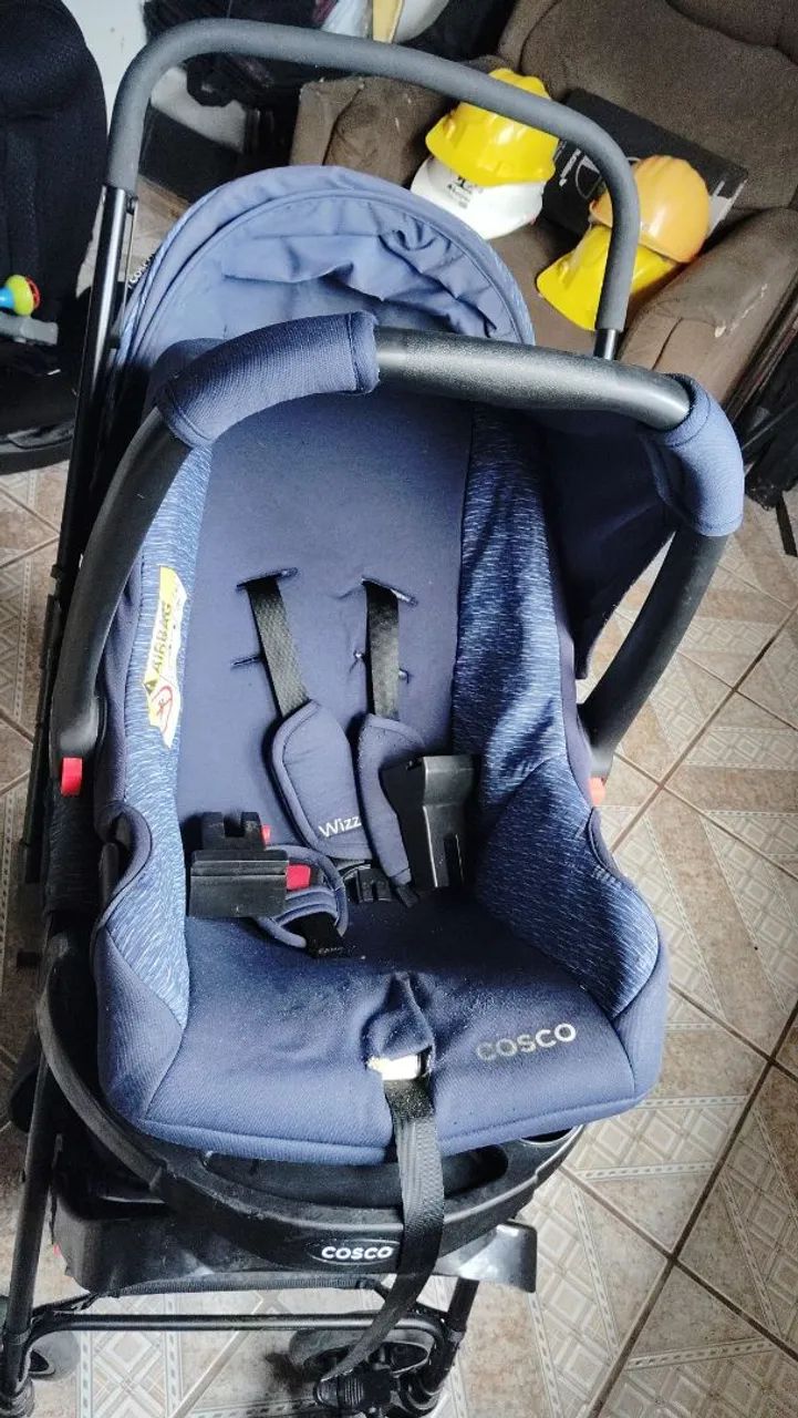 Kit de carrinho + bebê conforto 