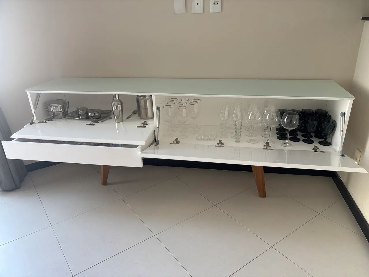 Vendo aparador cristaleira 
