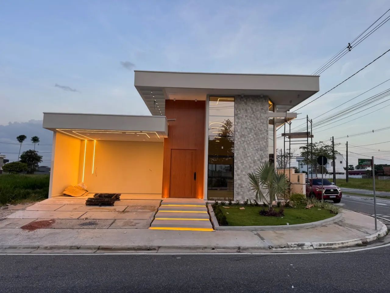 CASA CONDOMÍNIO MARSELHA 