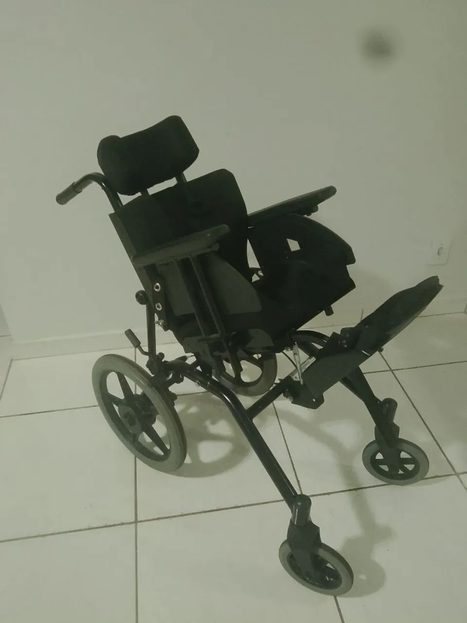 Cadeira de rodas adaptada infantil  - Foto 2