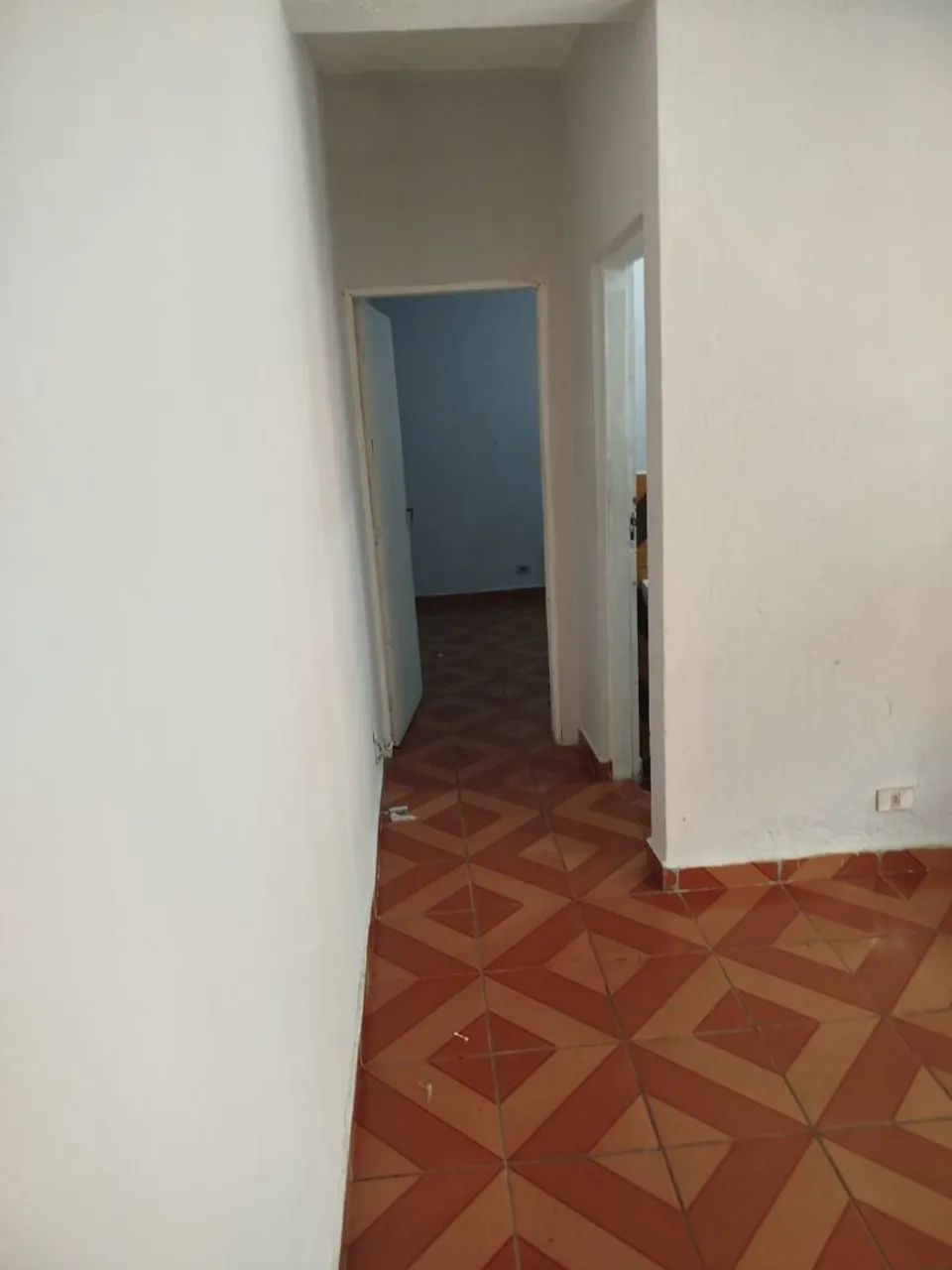 Aluga-se casa 2 cômodos com banheiro - Foto 4